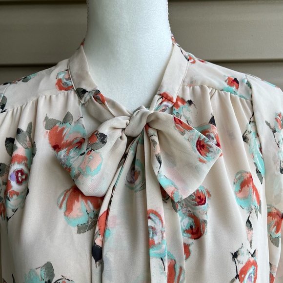 •DR2• Semi-Sheer Lined Floral Bow Tie Blouse - Size Medium - Picture 3 of 10